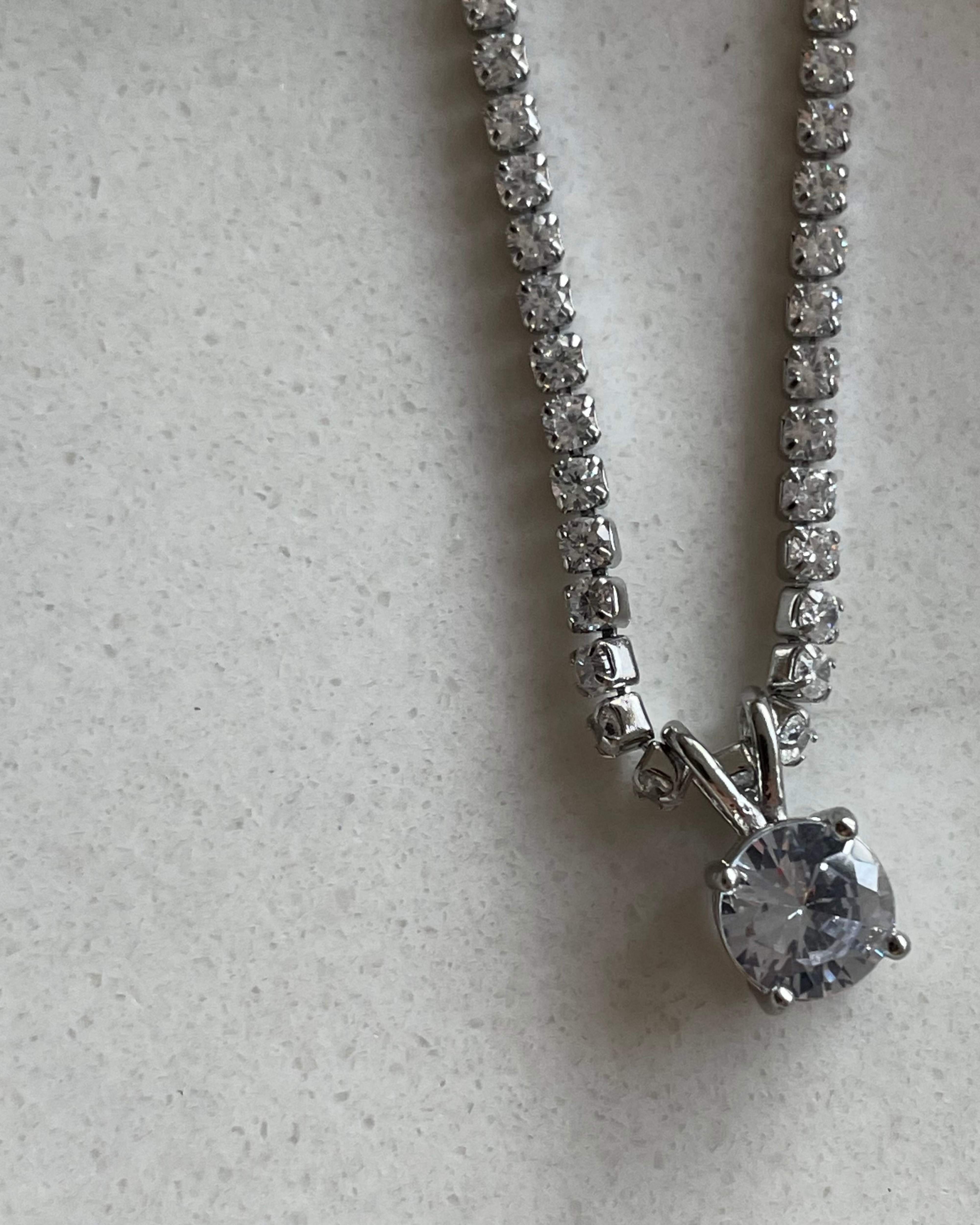 ZIRCONIA NECKLACE